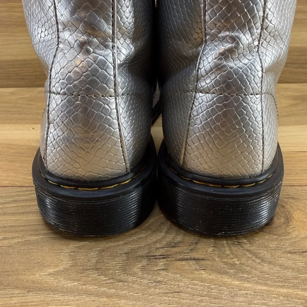 Dr Martens Combat Boots‎ Girls Youth Size 4 Metallic Silver Snake Print Punk